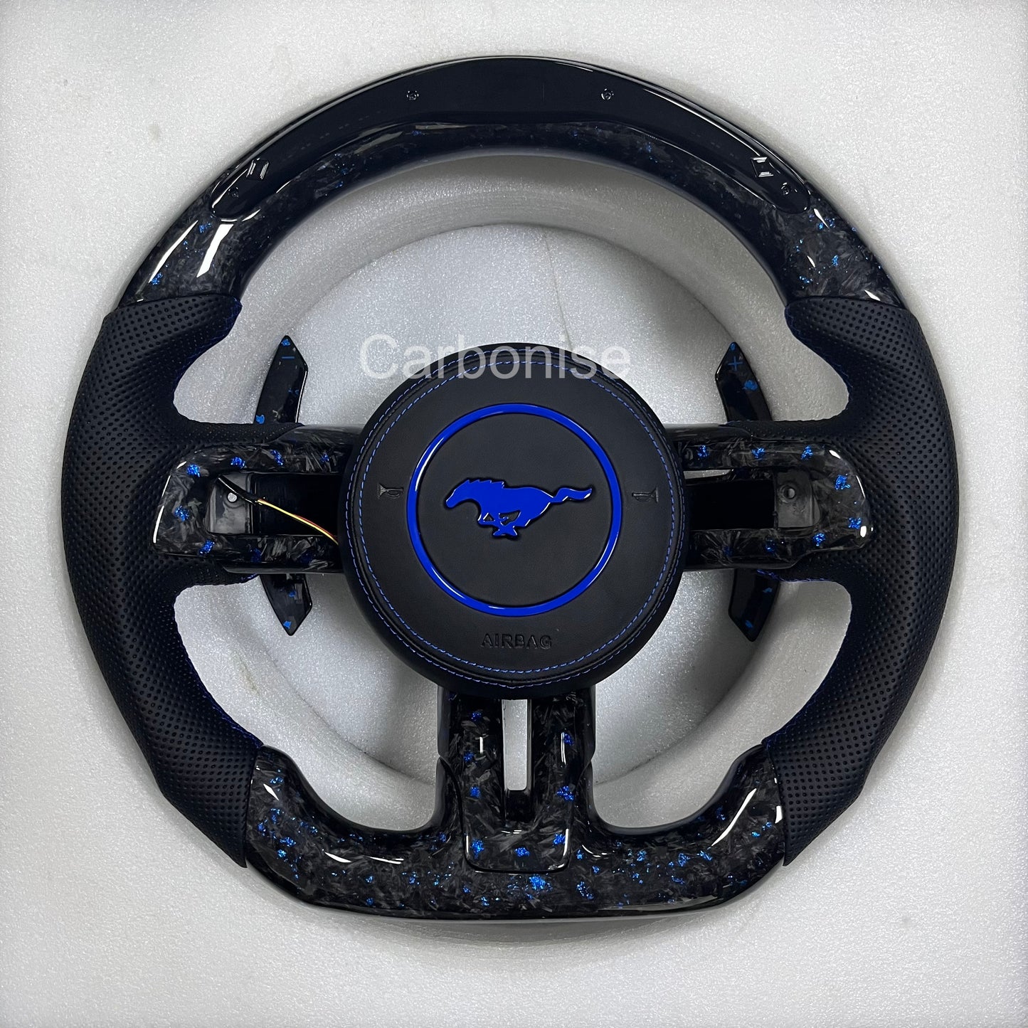 Mustang Foged Carbon Fiber Steering Wheel