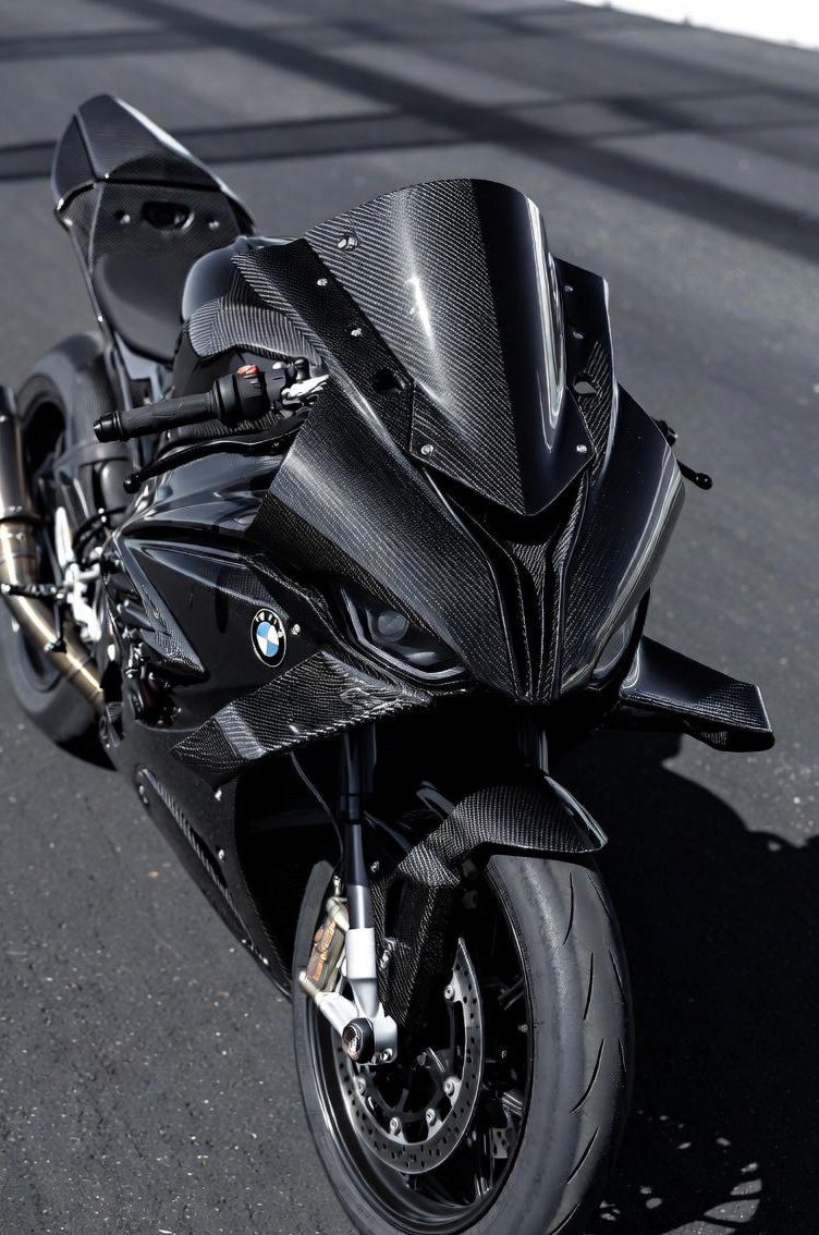 BMW S1000RR 2019–2022 with custom carbon fiber parts upgrade.