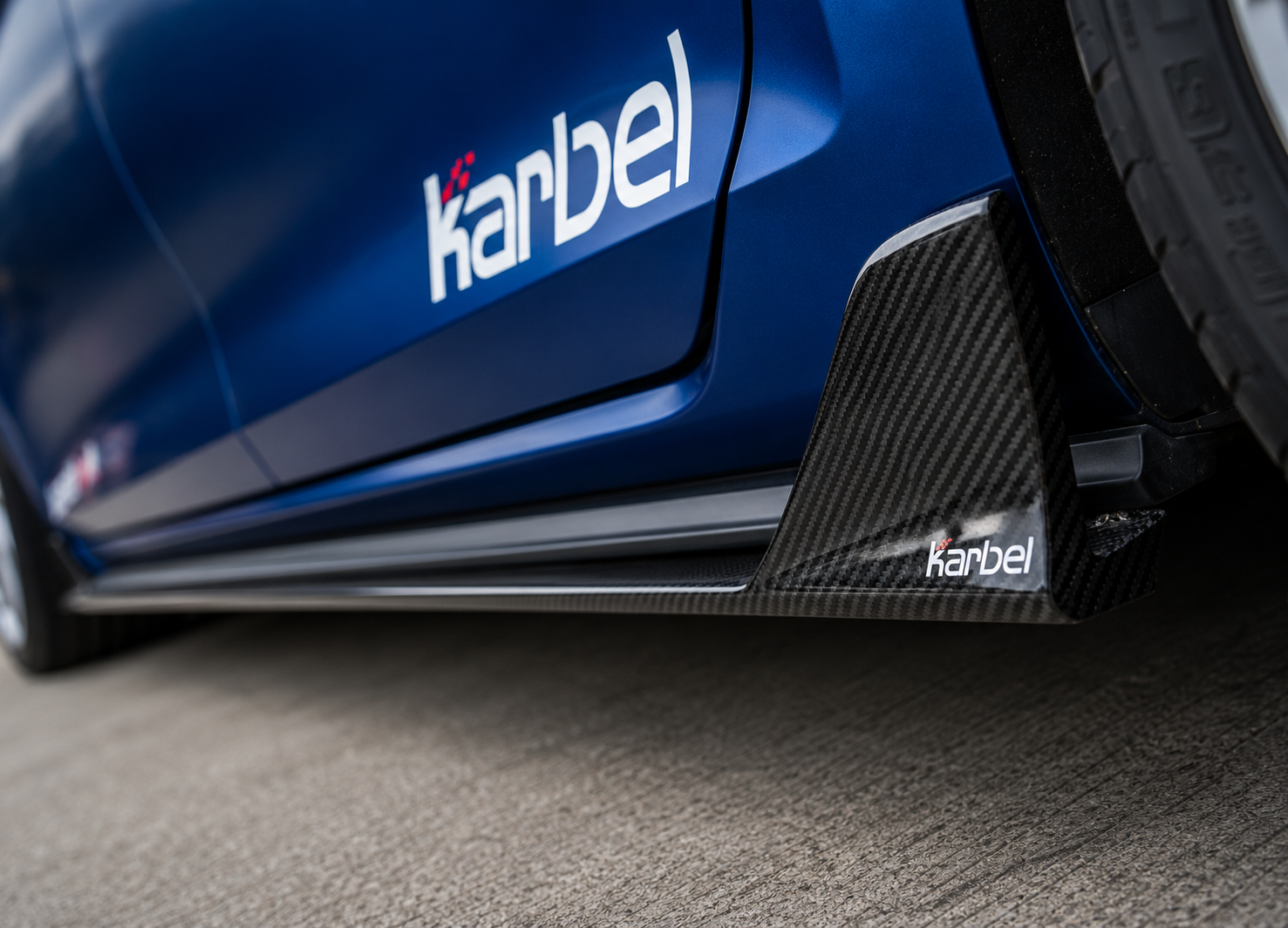 Karbel-Dry Carbon Side Skirts for Volkswagen Golf & GTI & Golf R MK7.5 Carbon Fiber