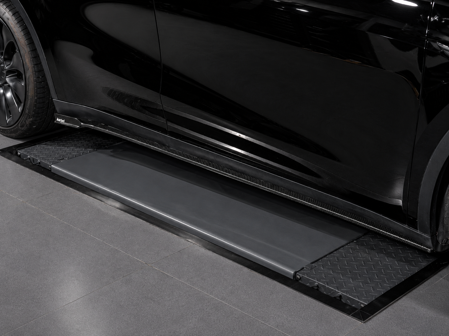 Karbel-Dry Carbon Side Skirts for Tesla Model Y / Performance Pre-preg Carbon Fiber